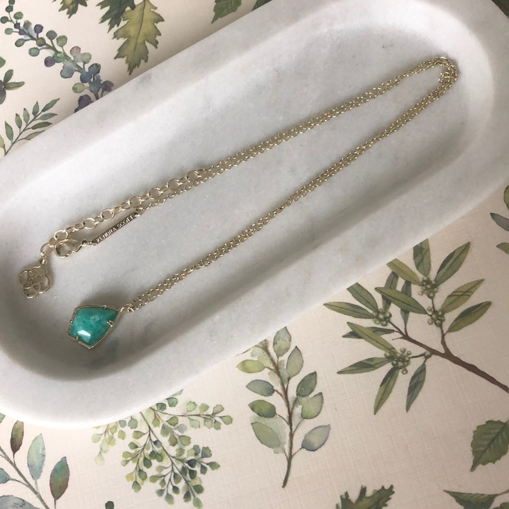 Kendra Scott necklace